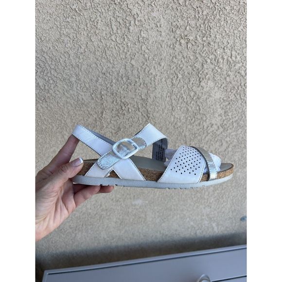Earth linden laguna leather sandals - size 6 - white/silver - Picture 3 of 10